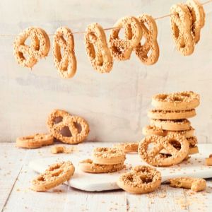 Rezeptfoto Brezeln mit Sesam und Käse Rezeptfoto Brezeln mit Sesam und Käse